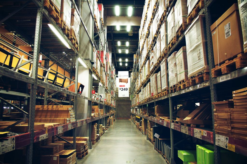 picking and packing process in warehouse